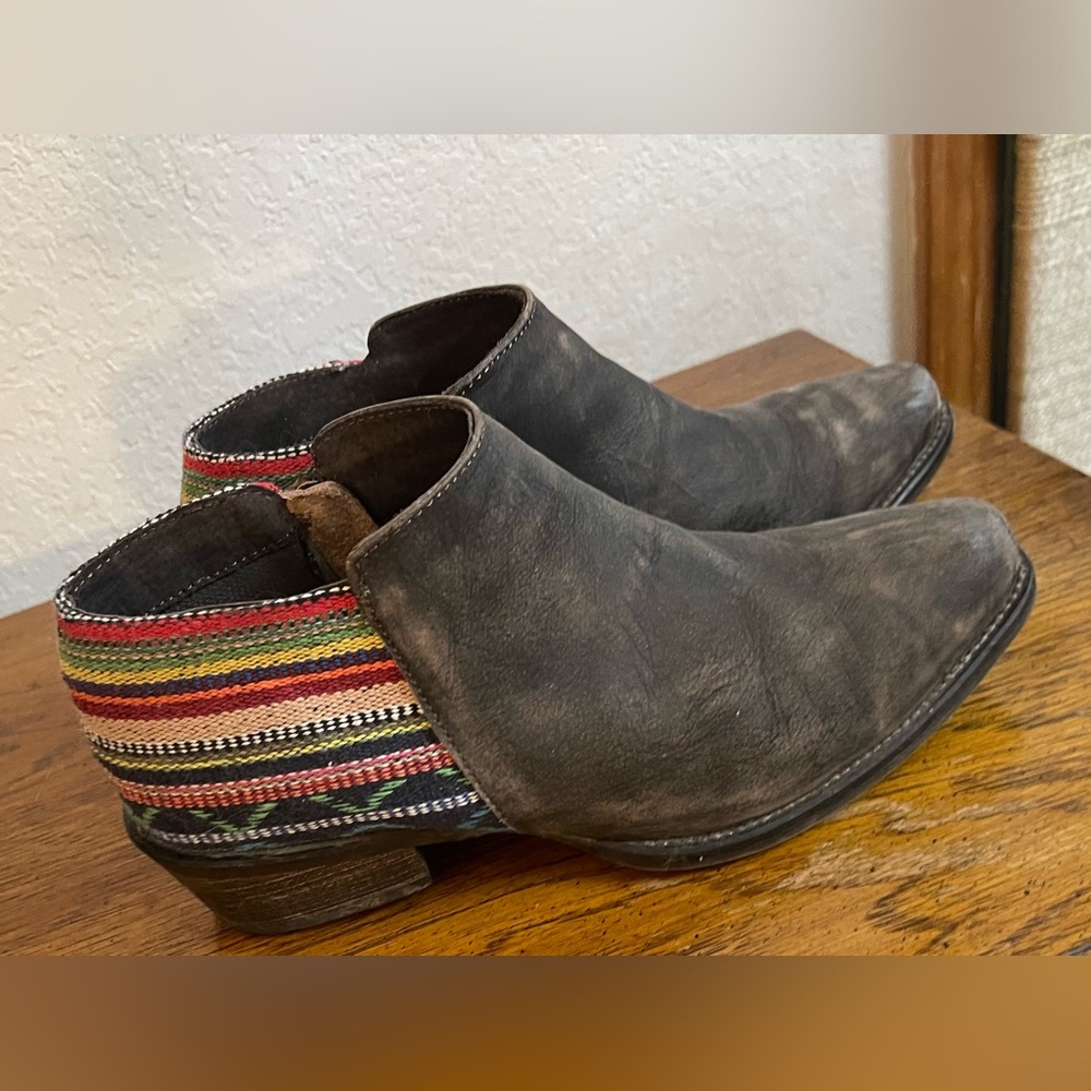 Roper Serape Distressed Leather Ankle Boots size 8